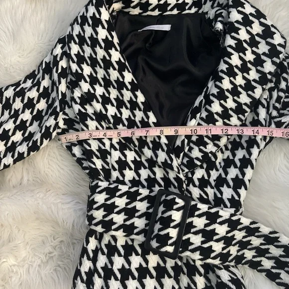 Charlotte Russe Black and White Houndstooth Blazer - Picture 4 of 7